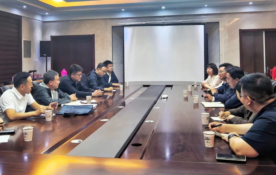 与一线援藏教师代表亲切座谈