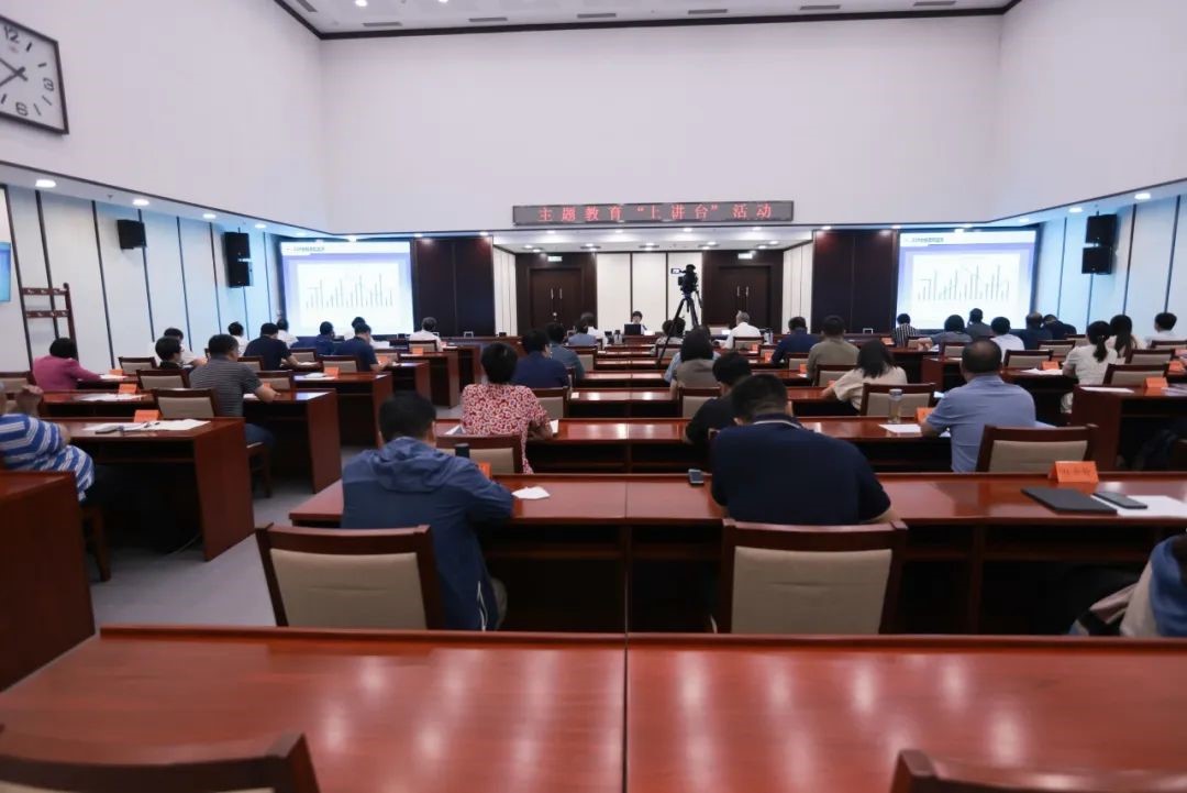 上讲台10 11.jpg