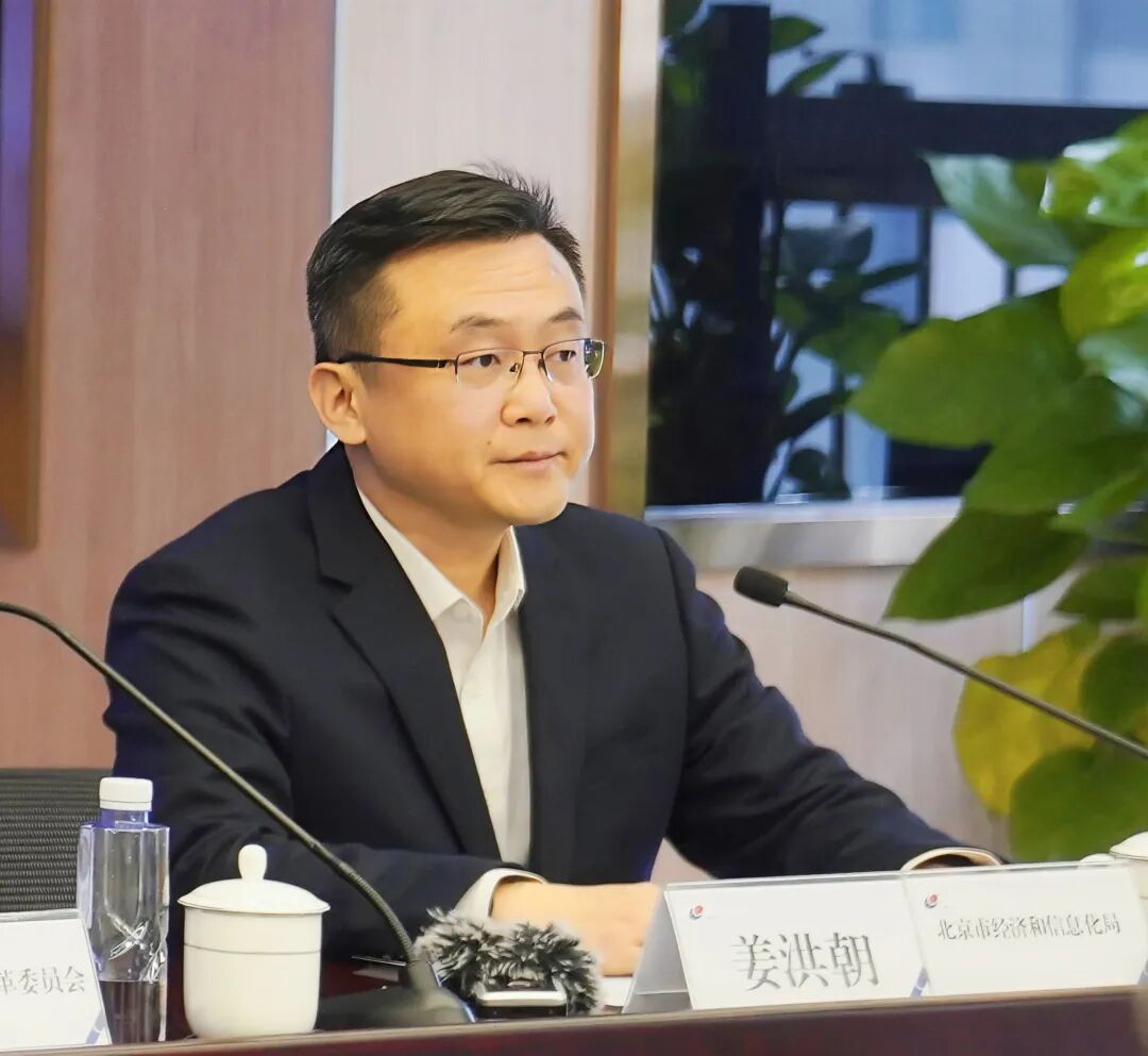市经济和信息化局副局长姜洪朝介绍情况.jpg 市经济和信息化局副局长姜洪朝介绍情况.jpg